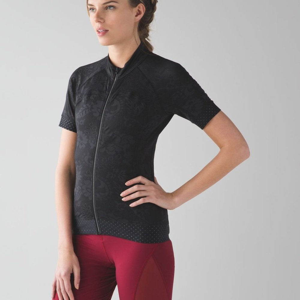 ✨NWT✨Lululemon Leader of the Pack Jersey Top